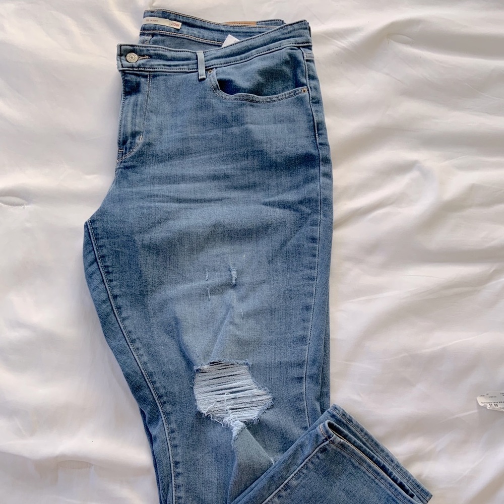 Levi’s 711 Skinny Jeans